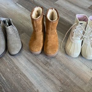 Size 2 Girls Shoes like new
